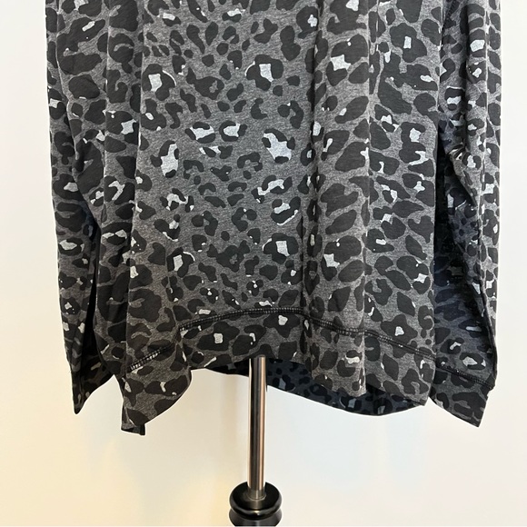 NWT seven7 grey leopard print with mesh back top - Picture 3 of 10